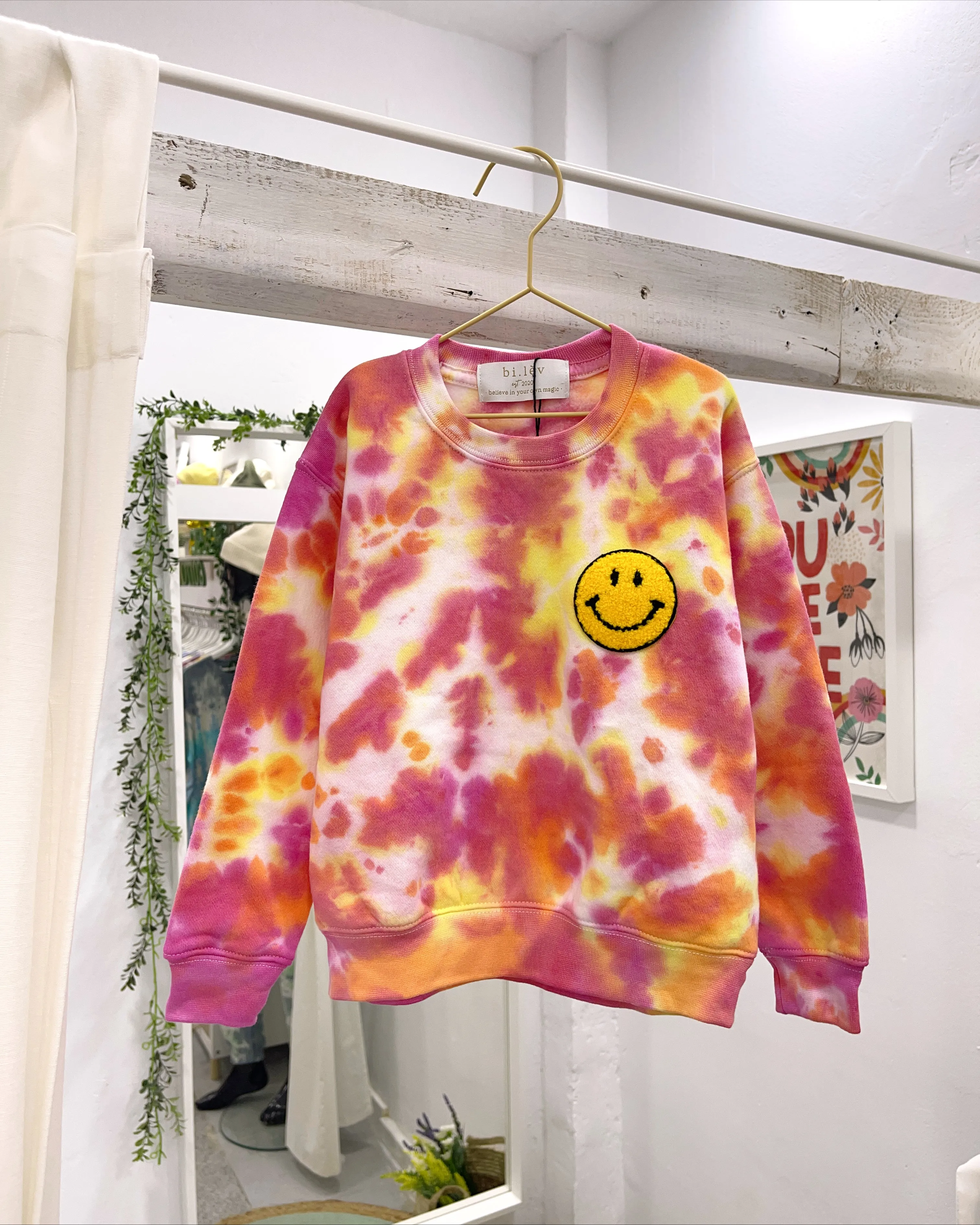 KIDS STRAWBERRY CITRUS tie-dye sweatshirt